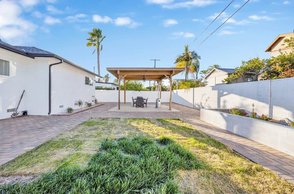 12609 Solvang St, North Hollywood CA  91605-2134 exterior