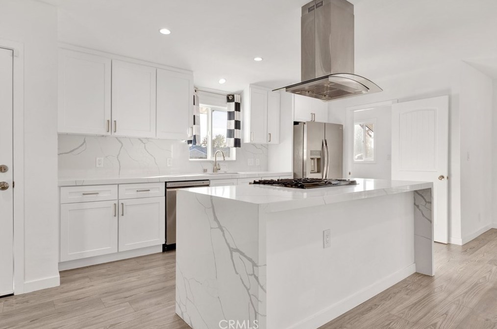 12609 Solvang St, North Hollywood CA  91605-2134 exterior