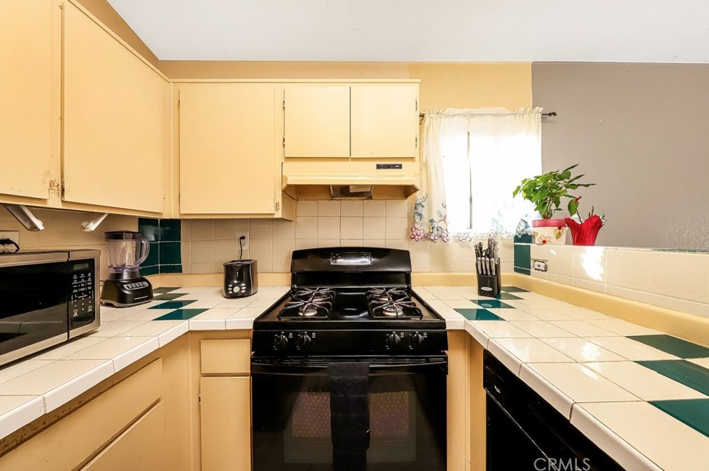 4035 Triton Dr, Palmdale CA  93552-3610 exterior