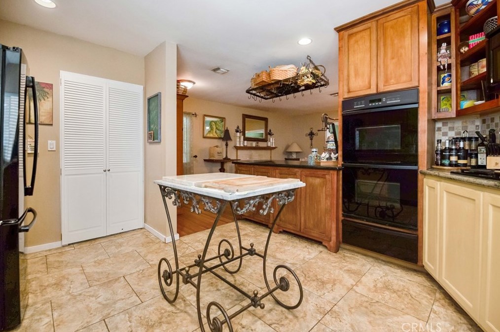 7014 Shoshone Ave, Van Nuys CA  91406-3528 exterior