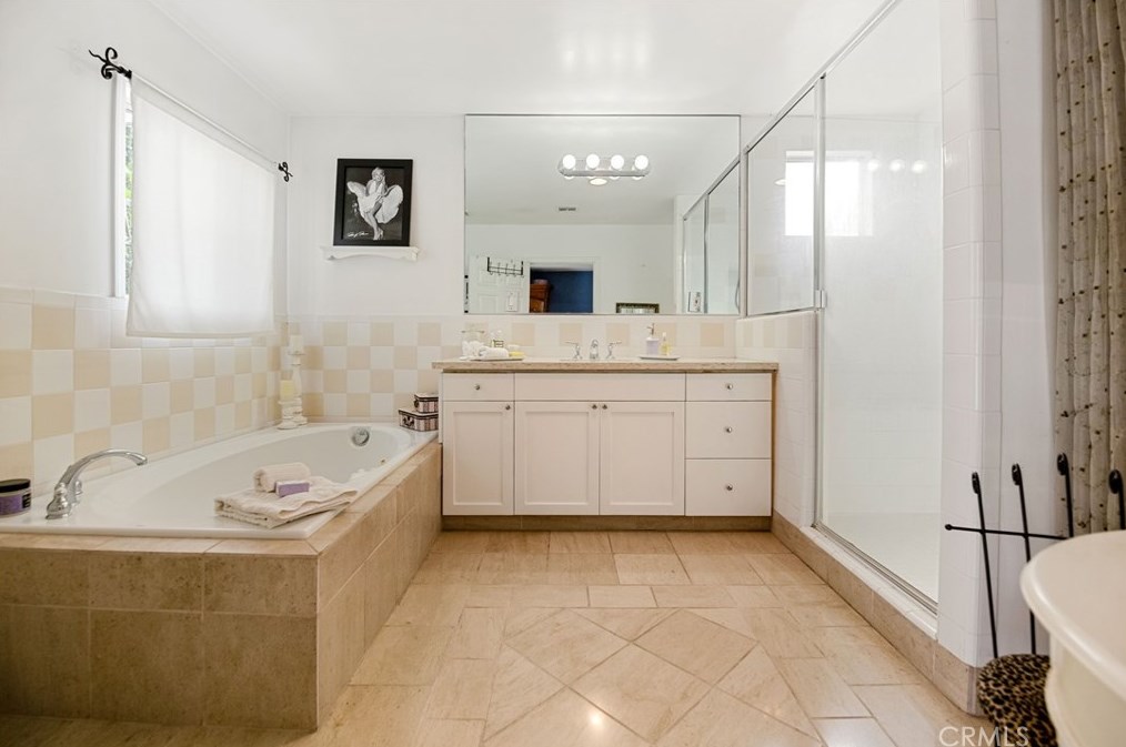 7014 Shoshone Ave, Van Nuys CA  91406-3528 exterior