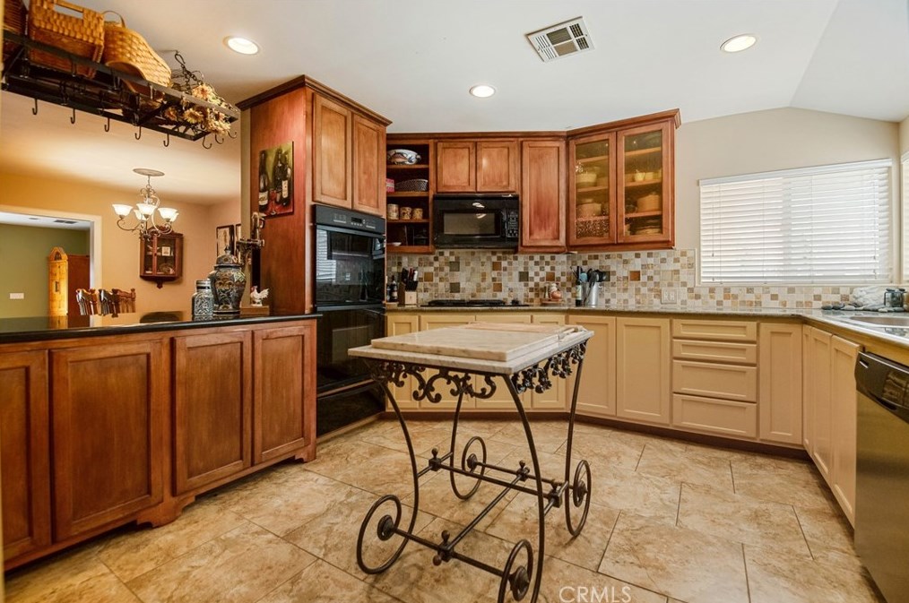 7014 Shoshone Ave, Van Nuys CA  91406-3528 exterior