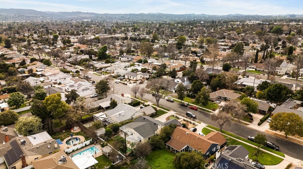 7014 Shoshone Ave, Van Nuys CA  91406-3528 exterior