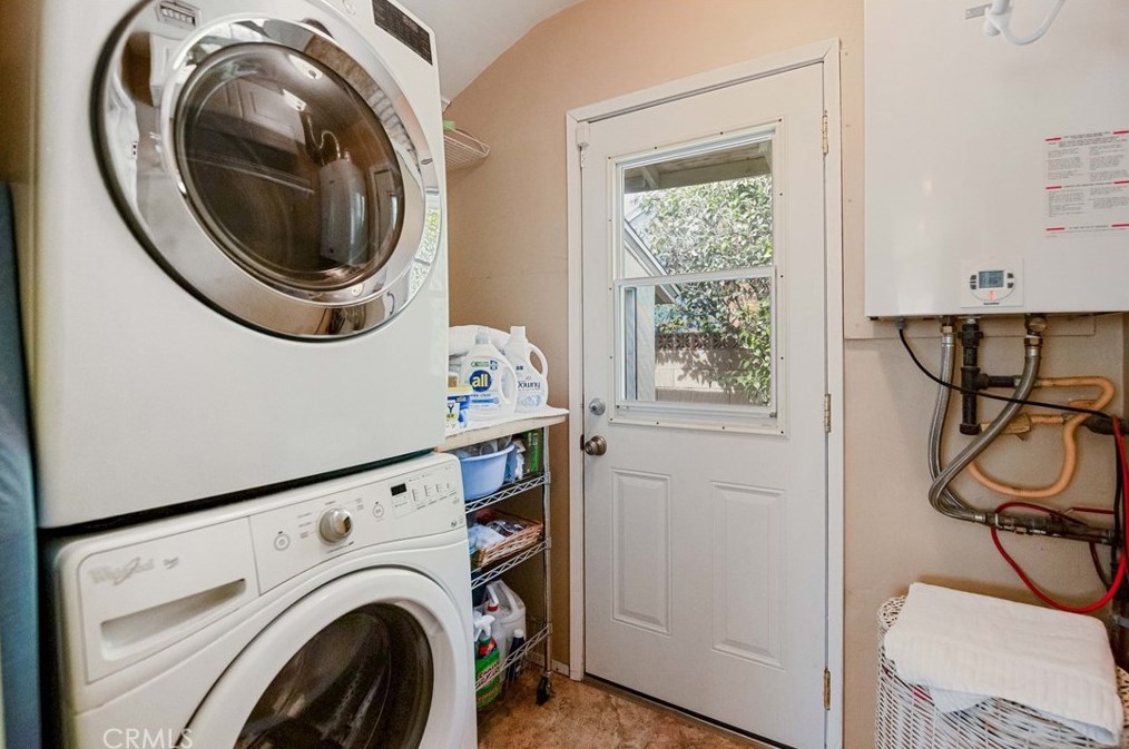 7014 Shoshone Ave, Van Nuys CA  91406-3528 exterior