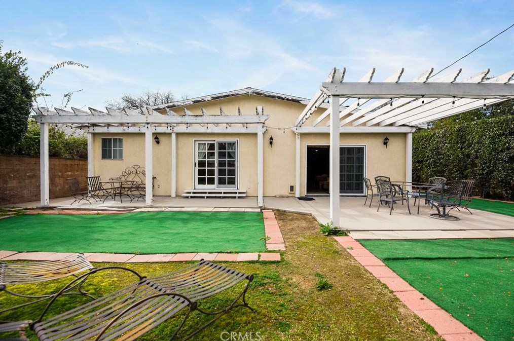 7014 Shoshone Ave, Van Nuys CA  91406-3528 exterior