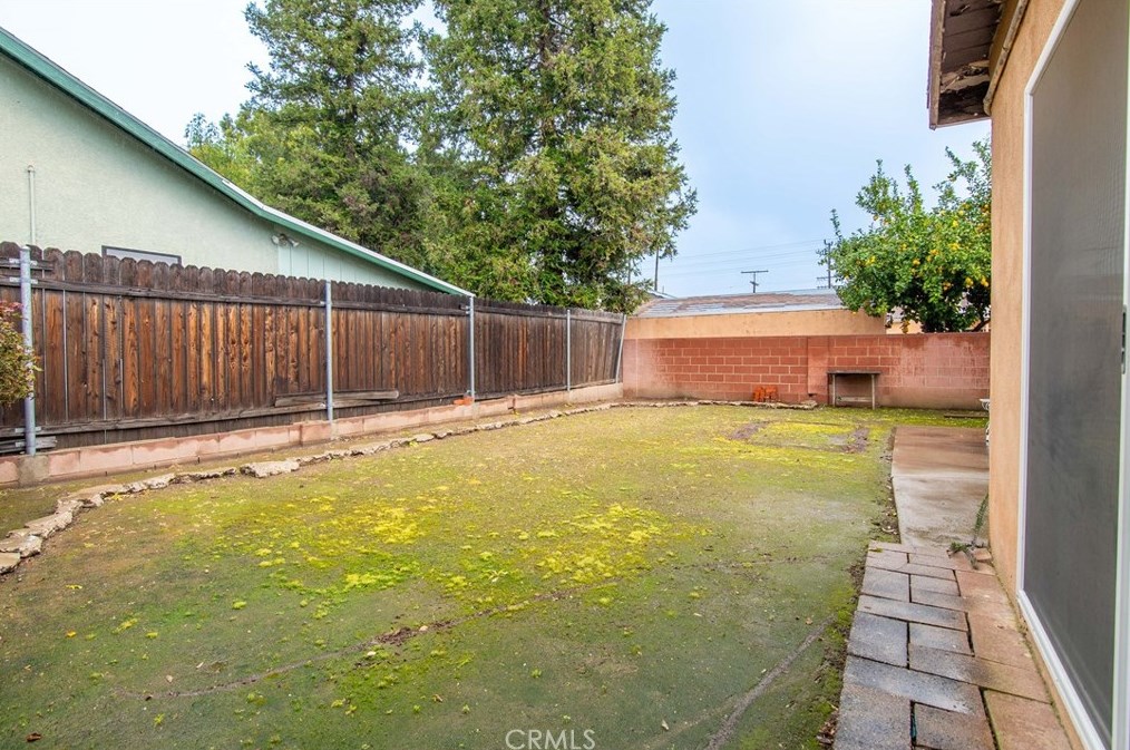 7500 Claire Ave, Los Angeles CA  91335-2542 exterior