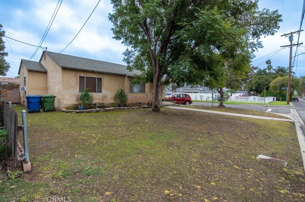7500 Claire Ave, Los Angeles CA  91335-2542 exterior