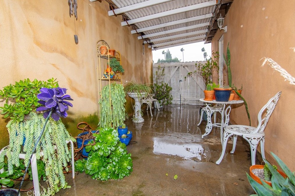 7500 Claire Ave, Los Angeles CA  91335-2542 exterior