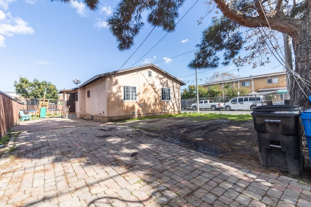 10419 Lou Dillon Ave, Los Angeles CA  90002-3751 exterior