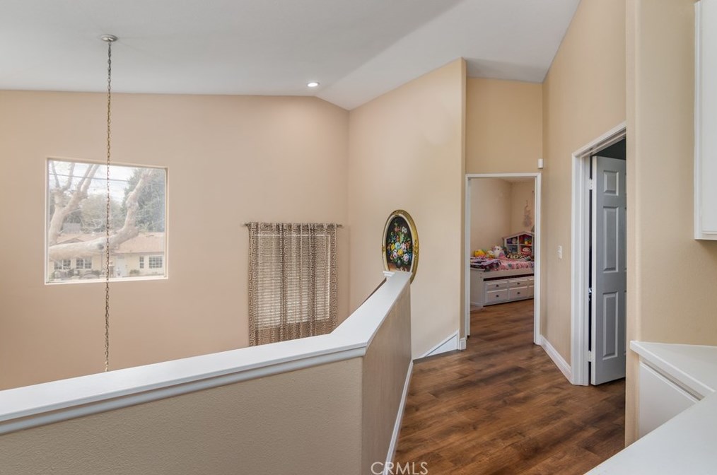 18027 Valerio St, Los Angeles CA  91335-3251 exterior