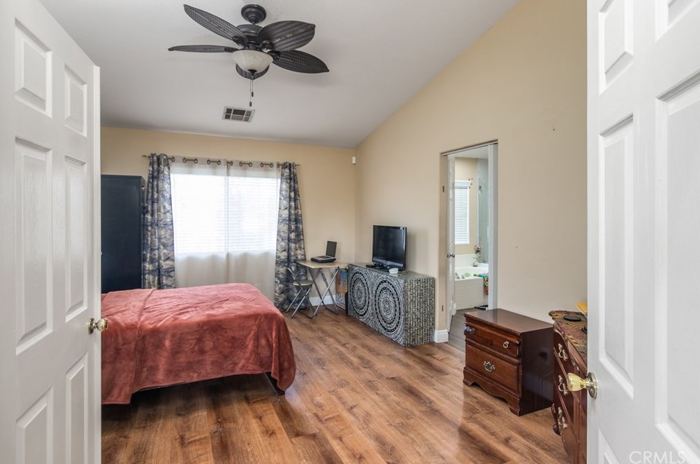 18027 Valerio St, Los Angeles CA  91335-3251 exterior