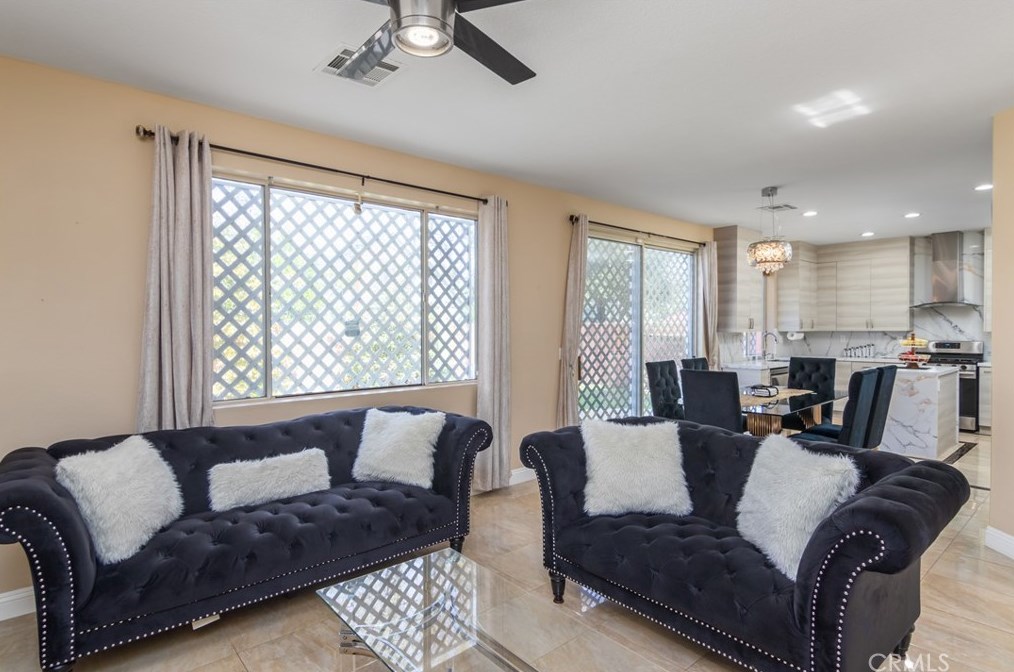 18027 Valerio St, Los Angeles CA  91335-3251 exterior