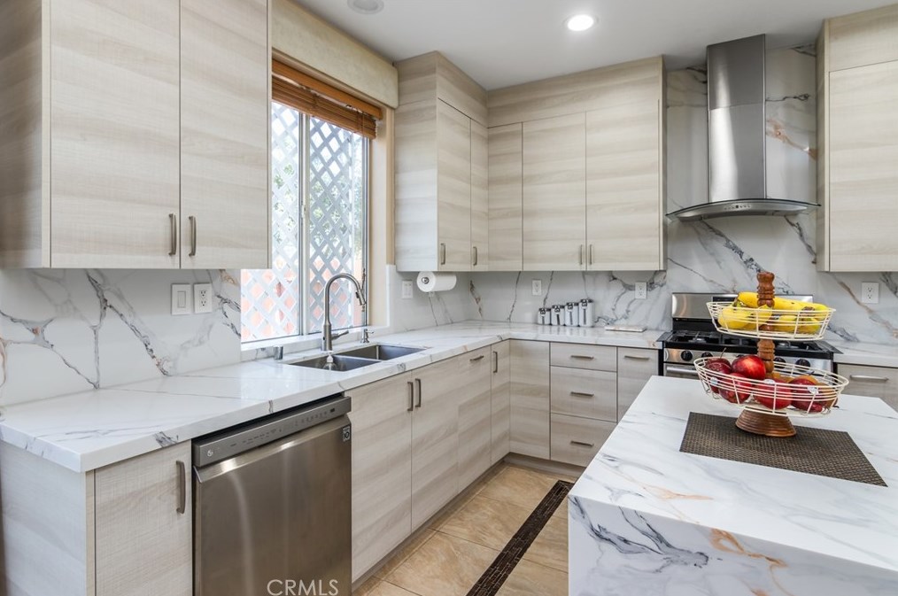 18027 Valerio St, Los Angeles CA  91335-3251 exterior