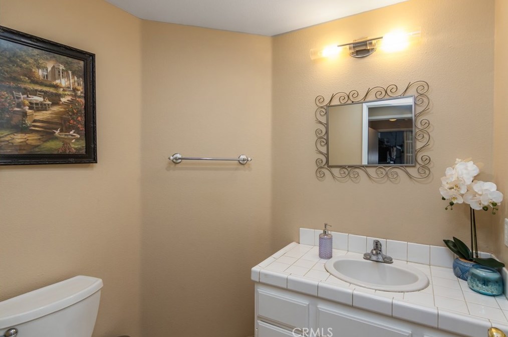 18027 Valerio St, Los Angeles CA  91335-3251 exterior