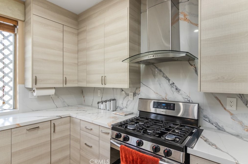 18027 Valerio St, Los Angeles CA  91335-3251 exterior