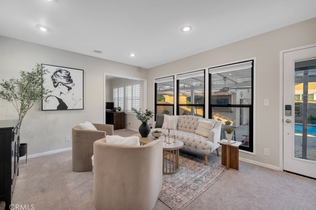 15851 Blackhawk St, San Fernando CA  91344-7102 exterior