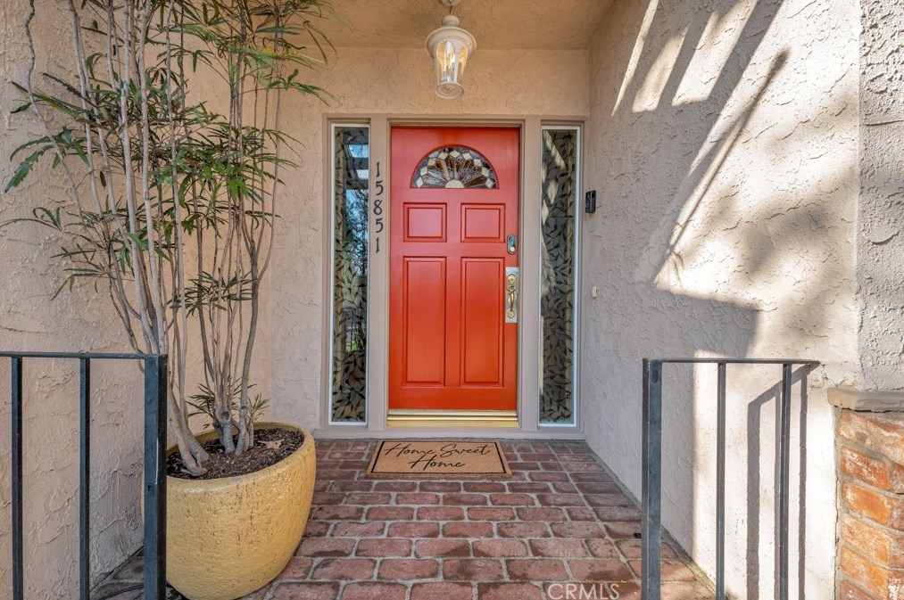 15851 Blackhawk St, San Fernando CA  91344-7102 exterior