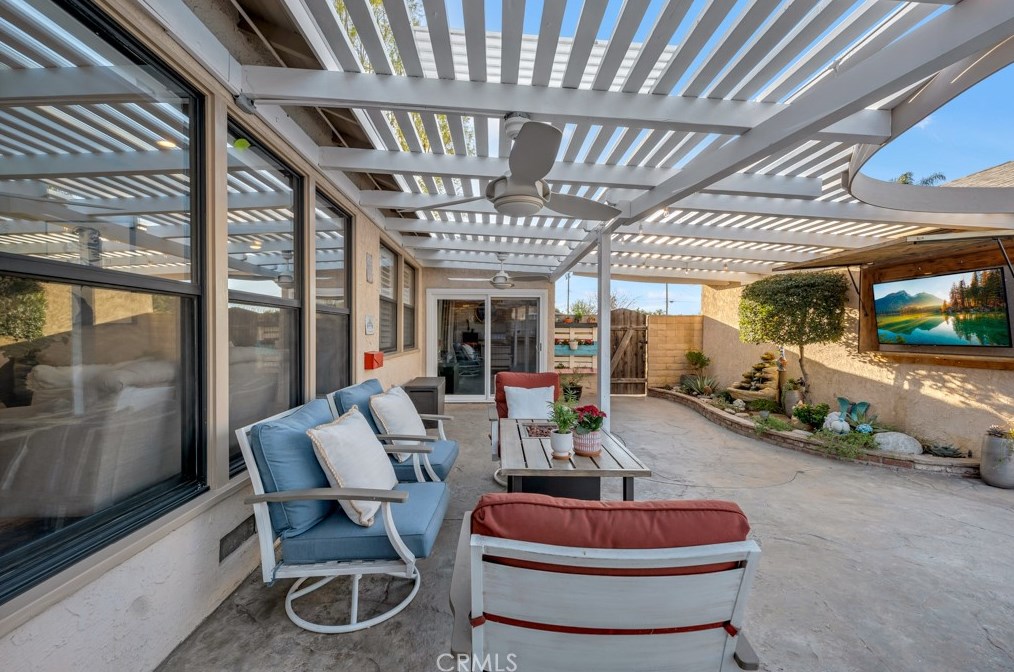 15851 Blackhawk St, San Fernando CA  91344-7102 exterior