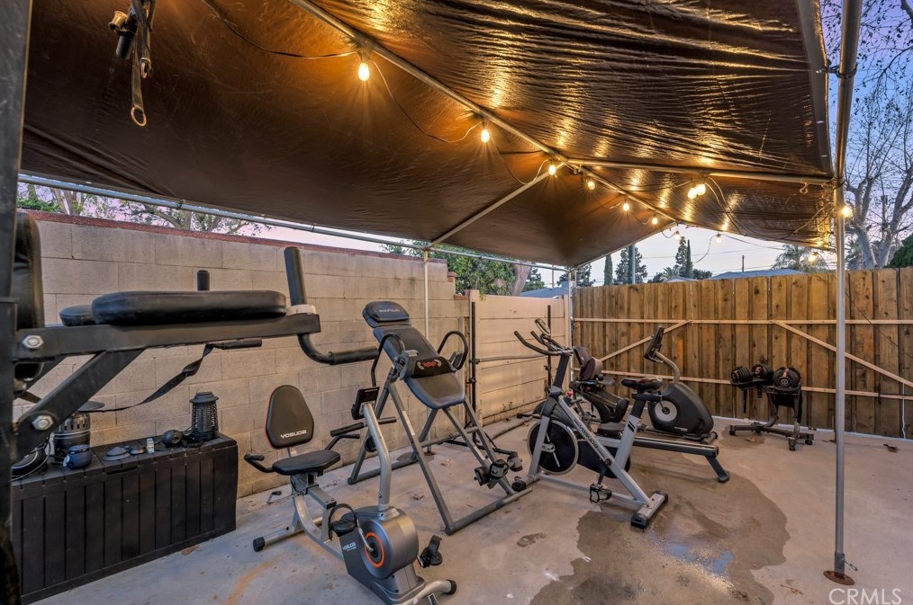 15851 Blackhawk St, San Fernando CA  91344-7102 exterior