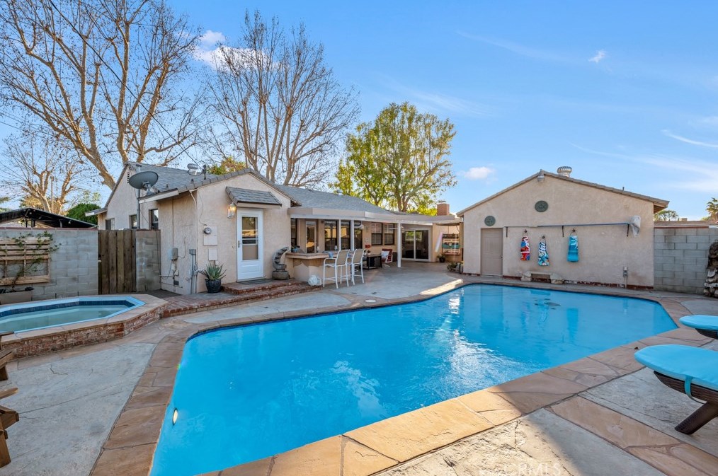 15851 Blackhawk St, San Fernando CA  91344-7102 exterior