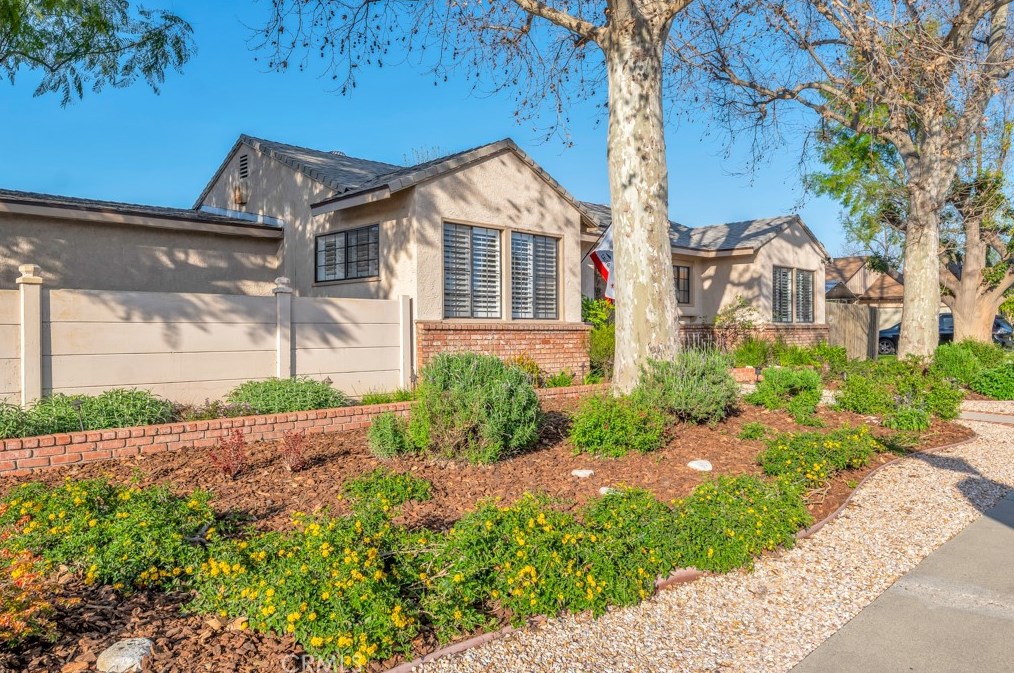 15851 Blackhawk St, San Fernando CA  91344-7102 exterior