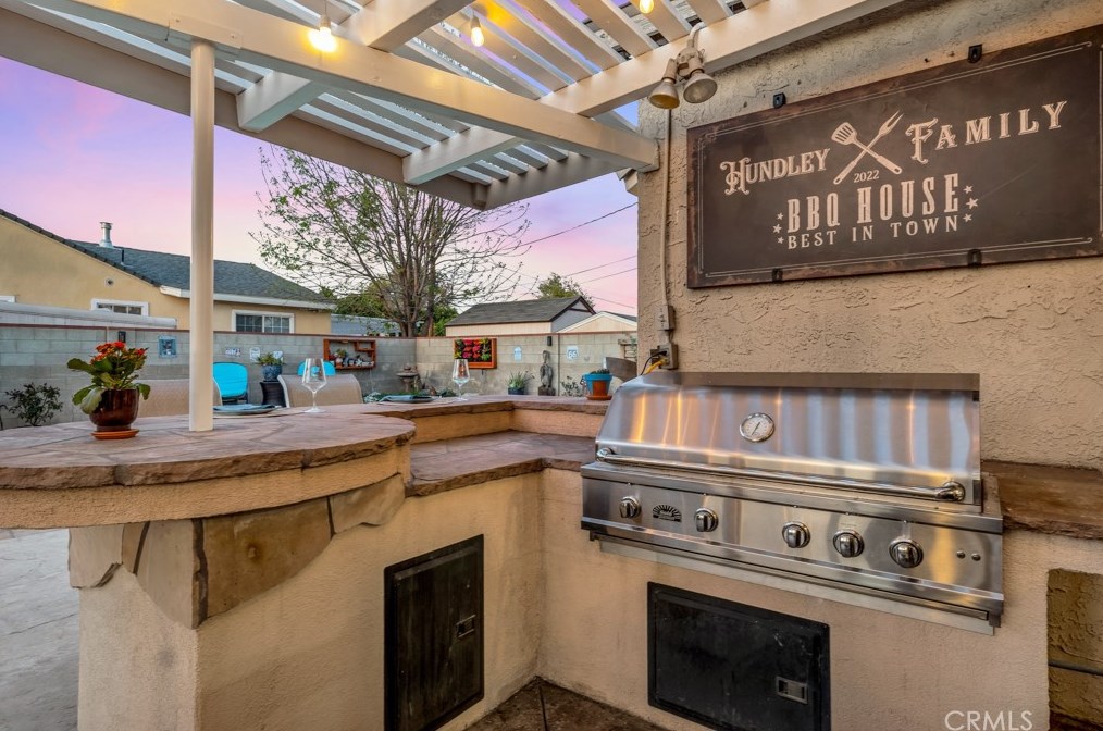 15851 Blackhawk St, San Fernando CA  91344-7102 exterior