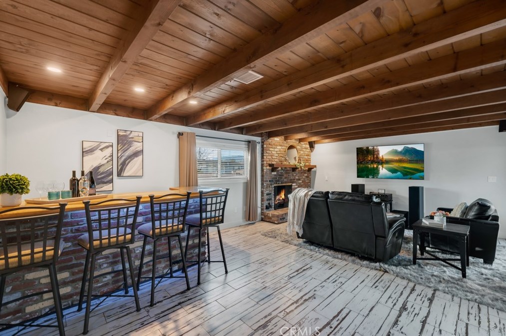 15851 Blackhawk St, San Fernando CA  91344-7102 exterior