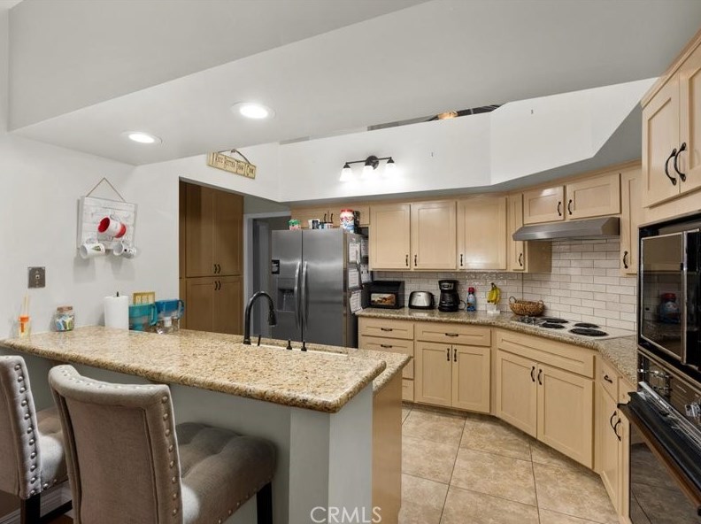 3121 Victoria Way, Bakersfield CA  93309-5371 exterior