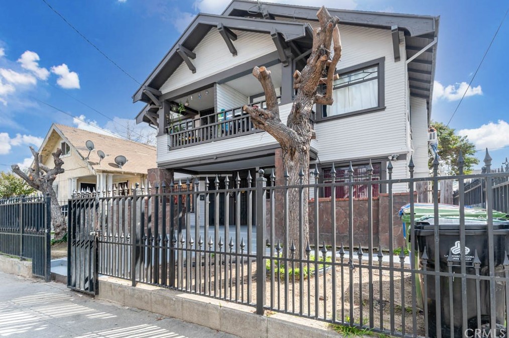 322 52nd St, Los Angeles CA  90011-4513 exterior
