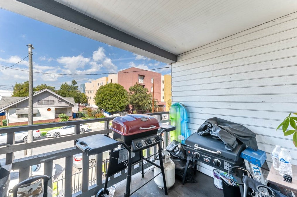 322 52nd St, Los Angeles CA  90011-4513 exterior