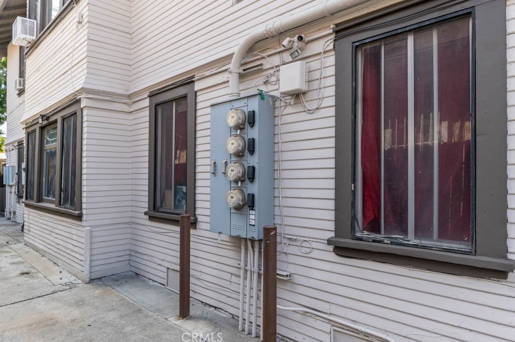 322 52nd St, Los Angeles CA  90011-4513 exterior