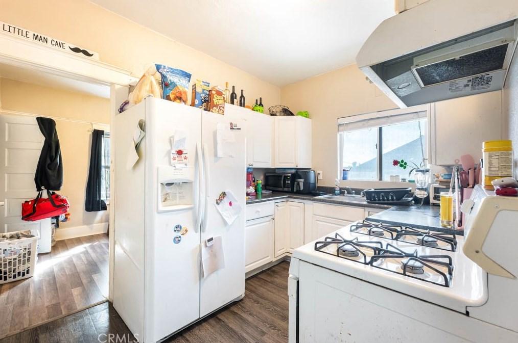 322 52nd St, Los Angeles CA  90011-4513 exterior