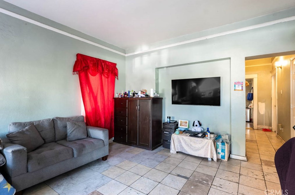 322 52nd St, Los Angeles CA  90011-4513 exterior