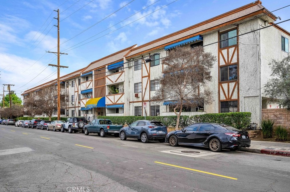 18530 Hatteras St, Los Angeles CA  91356-1958 exterior