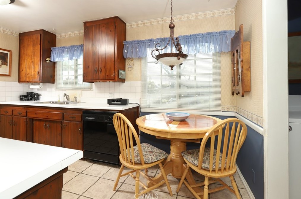 7640 Beeman Ave, North Hollywood CA  91605-2104 exterior