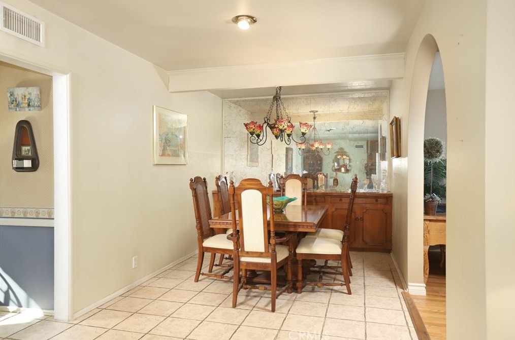 7640 Beeman Ave, North Hollywood CA  91605-2104 exterior