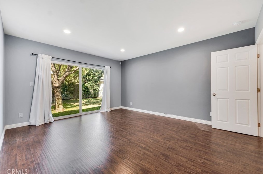 6137 Canby Ave, Los Angeles CA  91335-7007 exterior