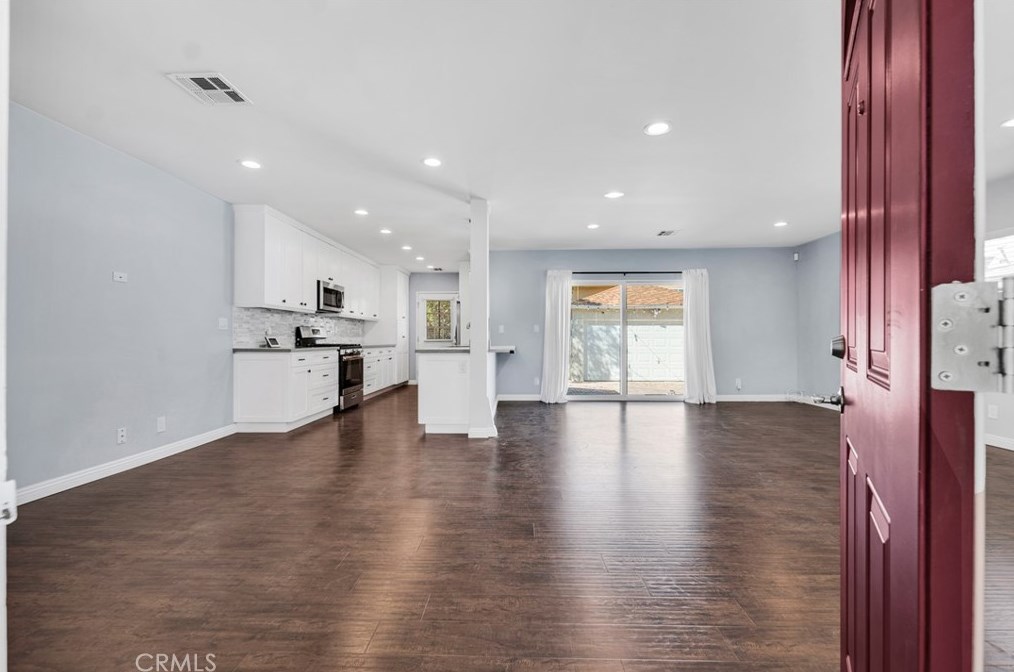 6137 Canby Ave, Los Angeles CA  91335-7007 exterior