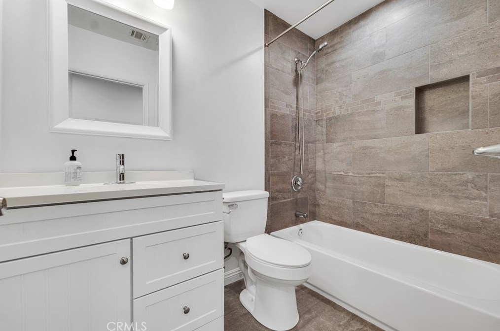 6137 Canby Ave, Los Angeles CA  91335-7007 exterior