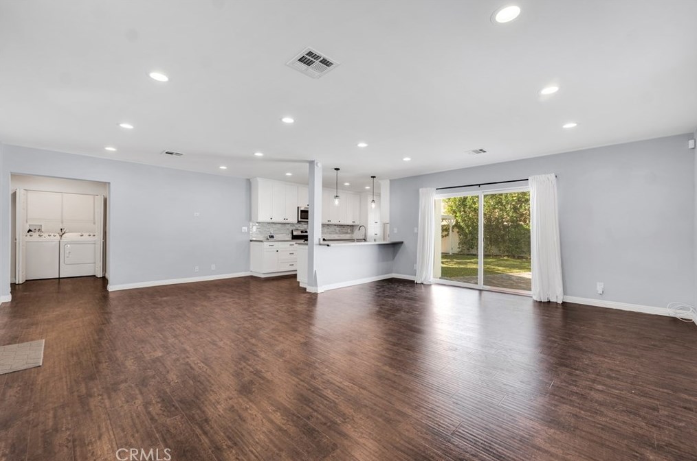 6137 Canby Ave, Los Angeles CA  91335-7007 exterior