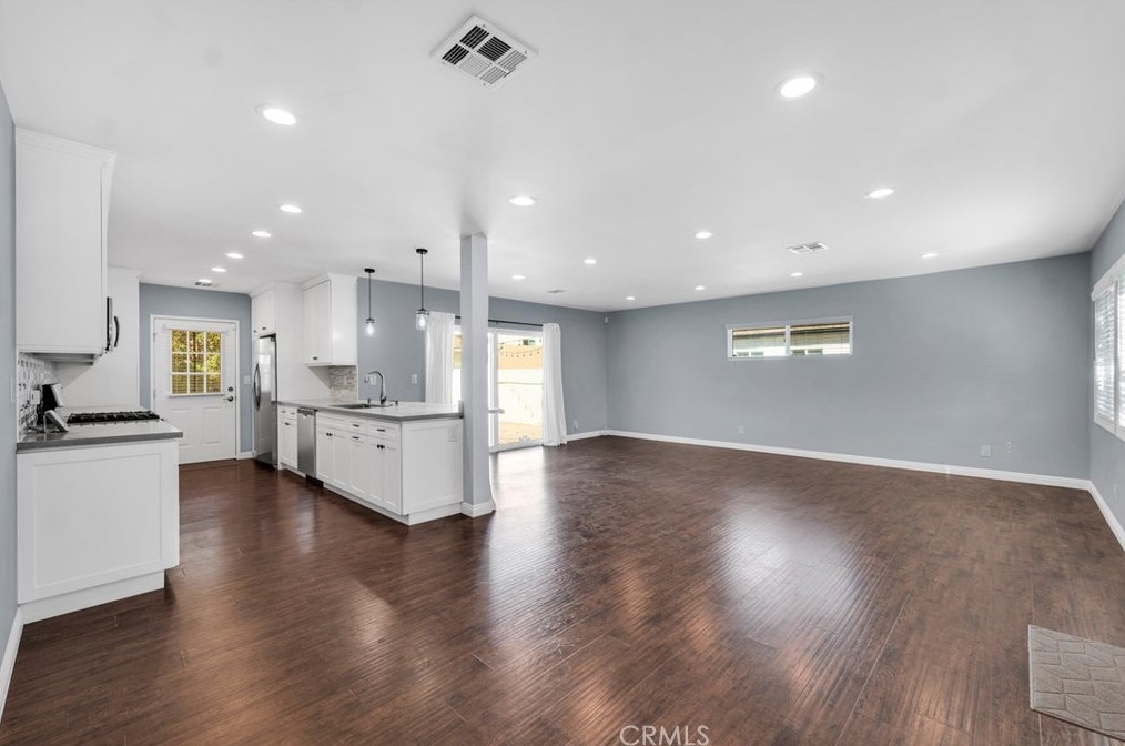 6137 Canby Ave, Los Angeles CA  91335-7007 exterior