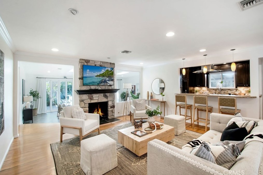 12712 Tiara St, North Hollywood CA  91607-1025 exterior