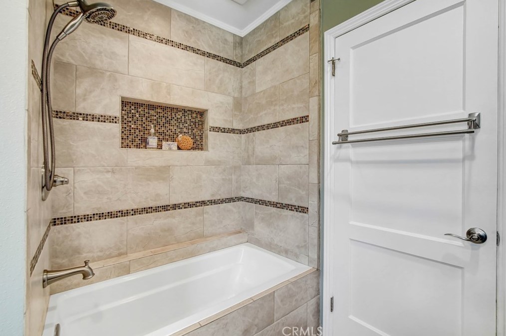 12712 Tiara St, North Hollywood CA  91607-1025 exterior