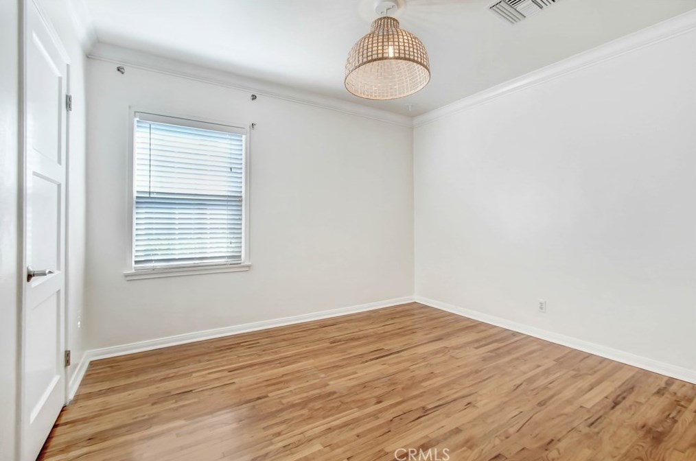 12712 Tiara St, North Hollywood CA  91607-1025 exterior