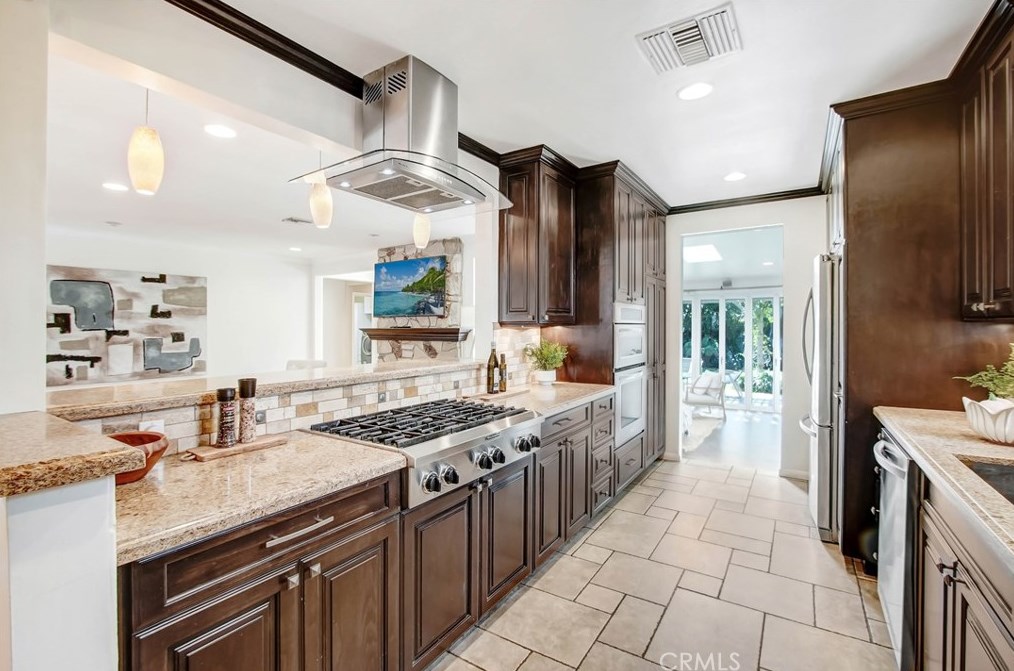 12712 Tiara St, North Hollywood CA  91607-1025 exterior