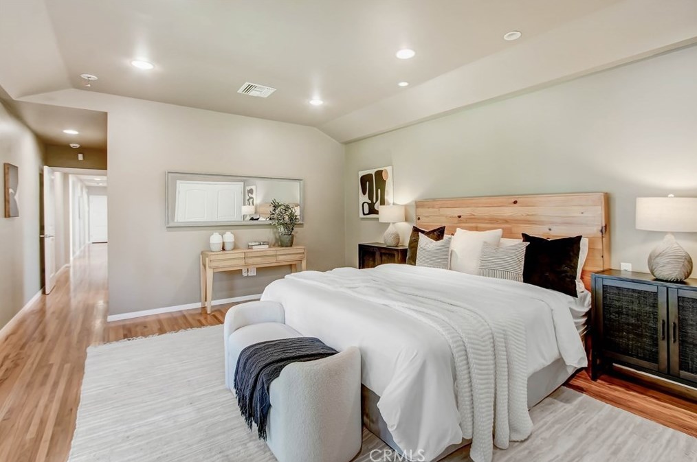 12712 Tiara St, North Hollywood CA  91607-1025 exterior