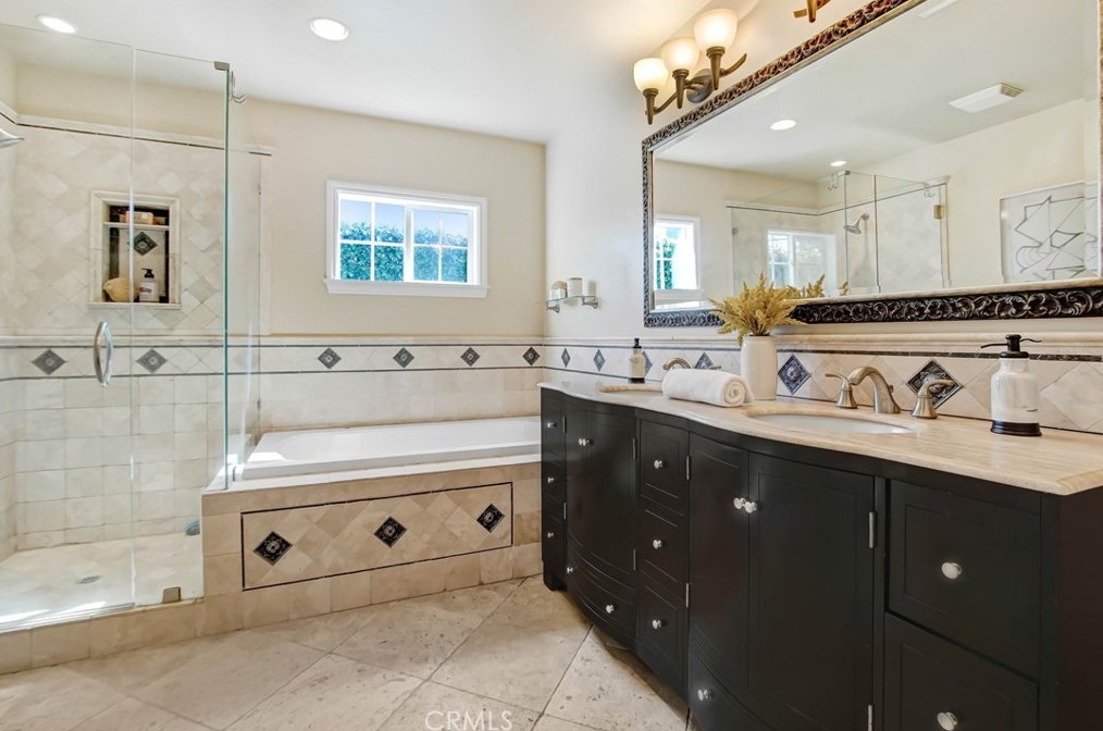 12712 Tiara St, North Hollywood CA  91607-1025 exterior