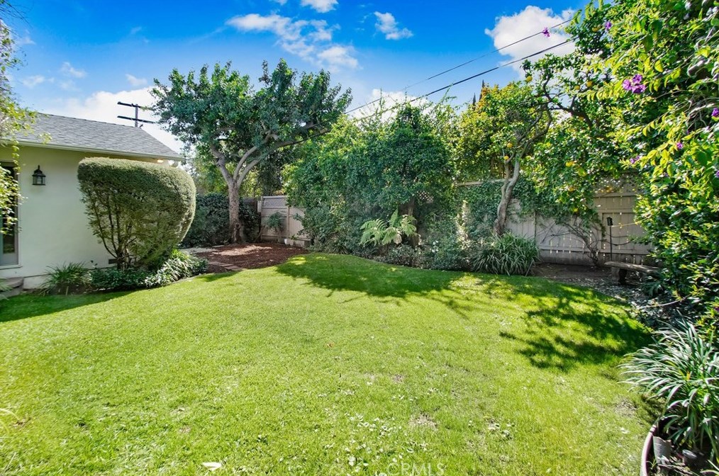 12712 Tiara St, North Hollywood CA  91607-1025 exterior