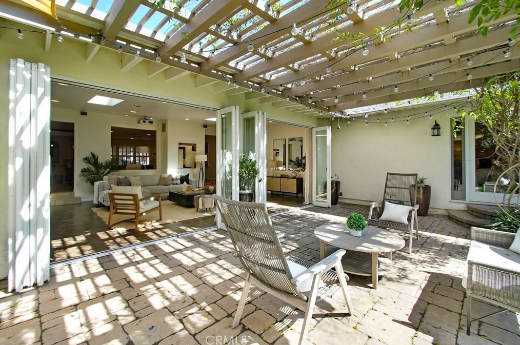 12712 Tiara St, North Hollywood CA  91607-1025 exterior