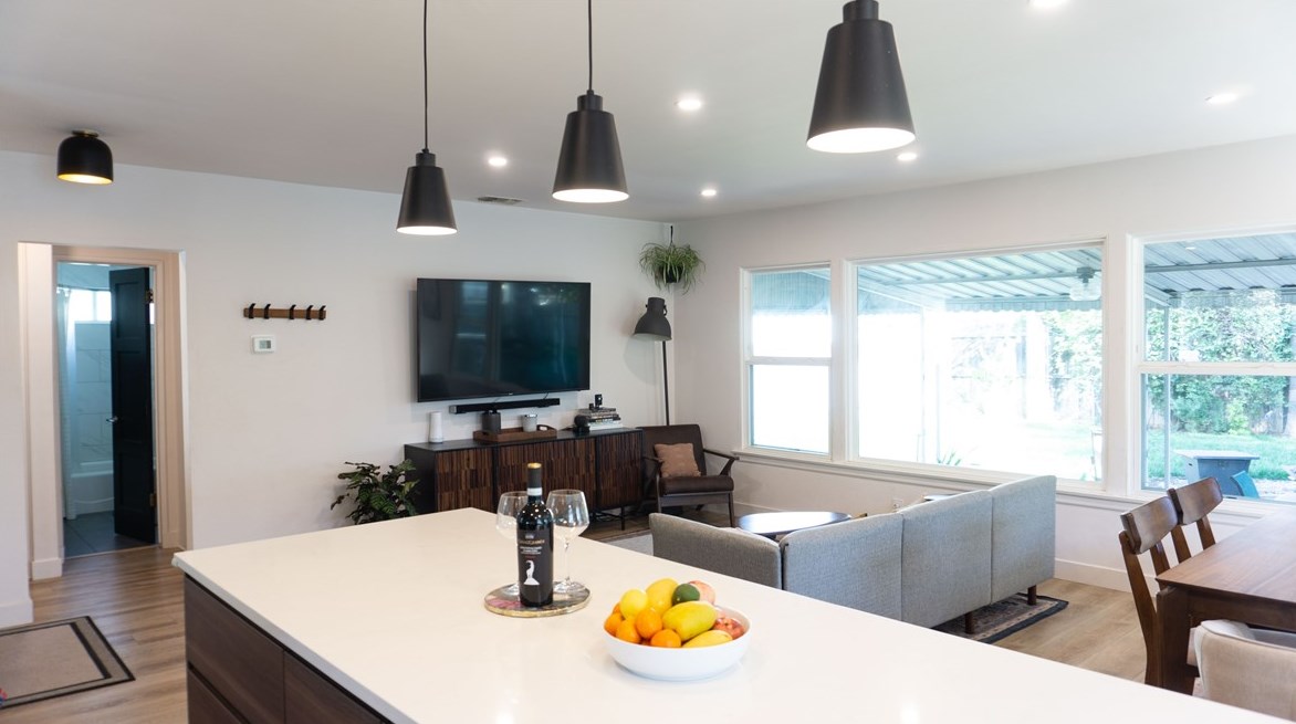 5660 Saloma Ave, Van Nuys CA  91411-3239 exterior